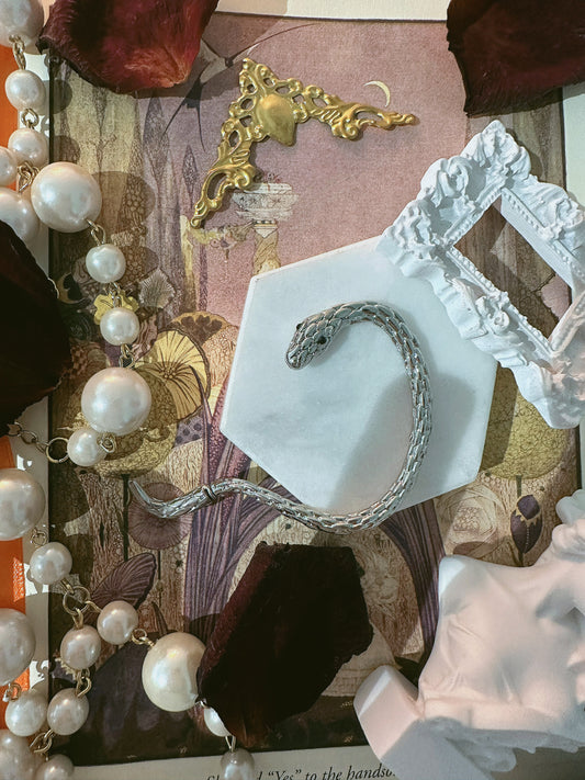 One side Snack earring
