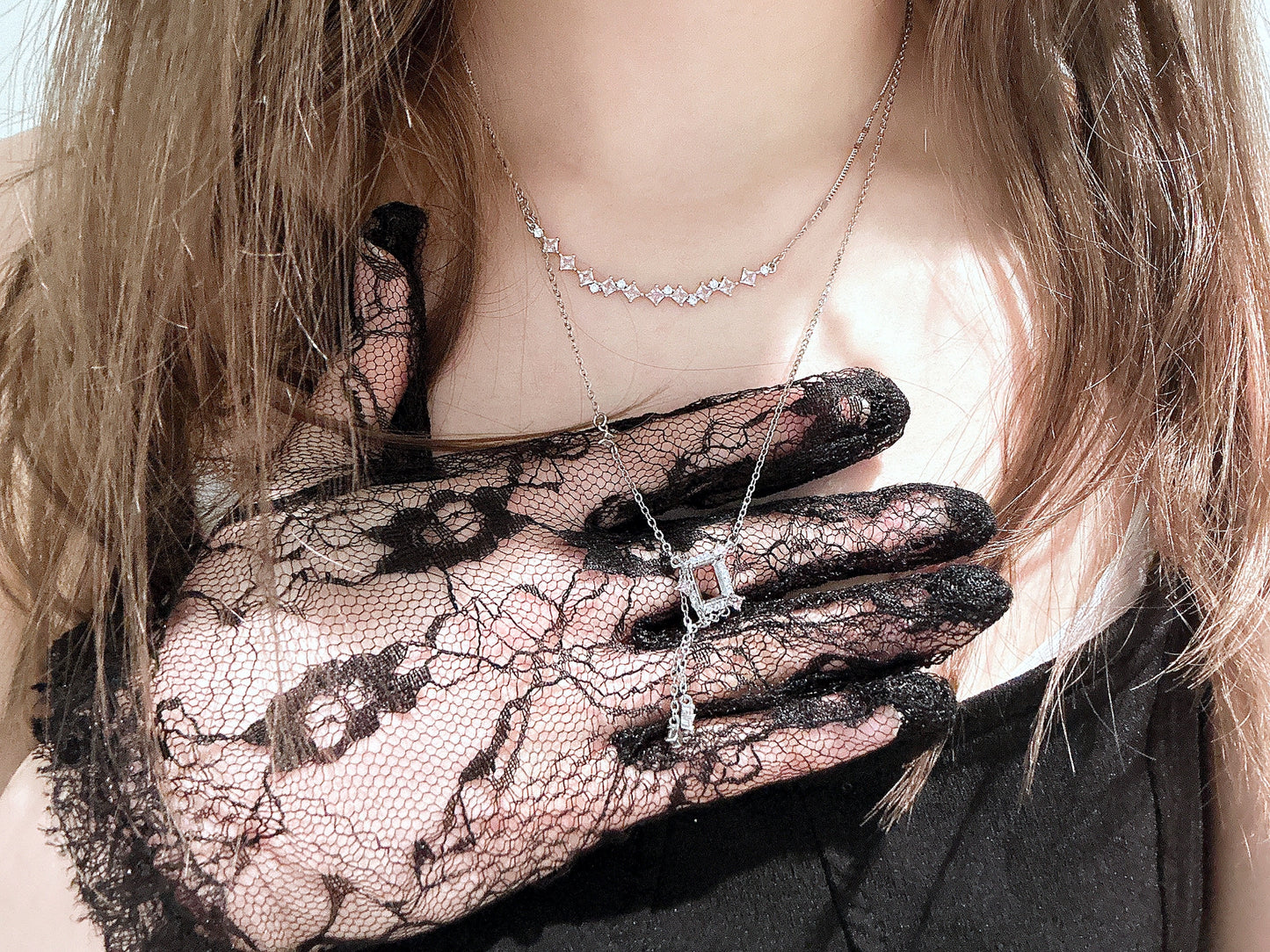 The mirror necklace