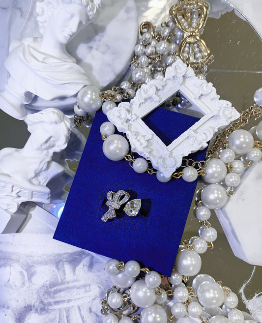Bows’ tear drop ring