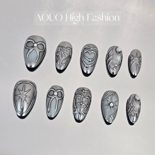 Silver Chrome on Chrome Y3K Nails
